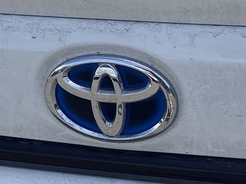 Used 2023 Toyota Corolla SE w/ SE Package image 4