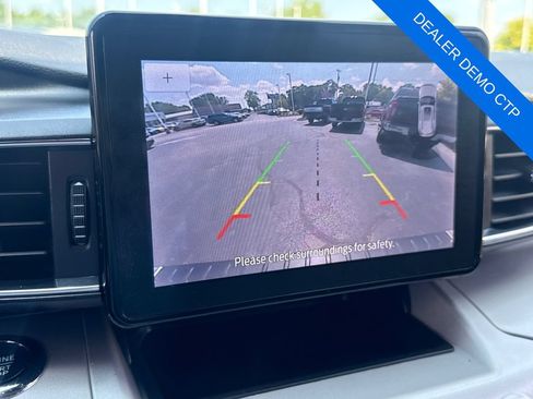 Used 2024 Ford Explorer XLT w/ Equipment Group 202A AWD/4WD image 32