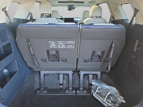 New 2026 Kia Carnival SX Prestige FWD image 15