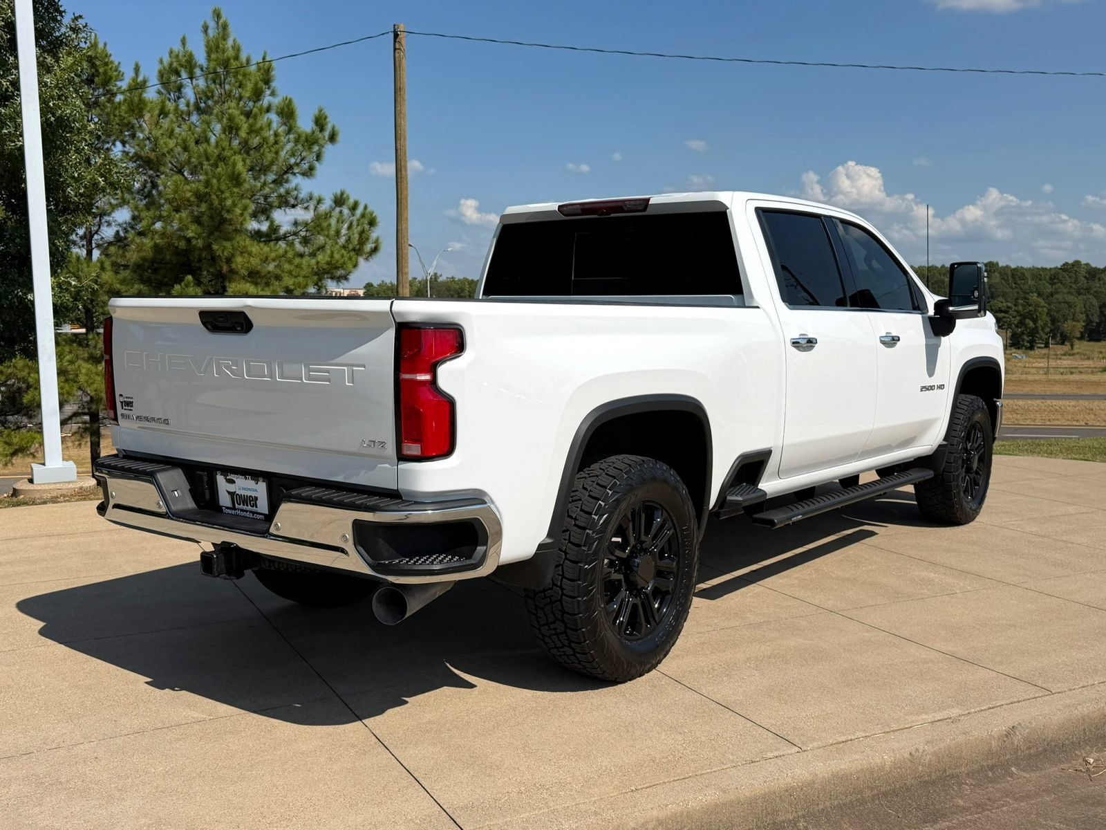 Used 2025 Chevrolet Silverado 2500 LTZ w/ LTZ Premium Package AWD/4WD image 6
