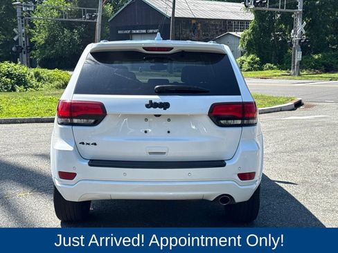 Used 2018 Jeep Grand Cherokee Altitude AWD/4WD image 6