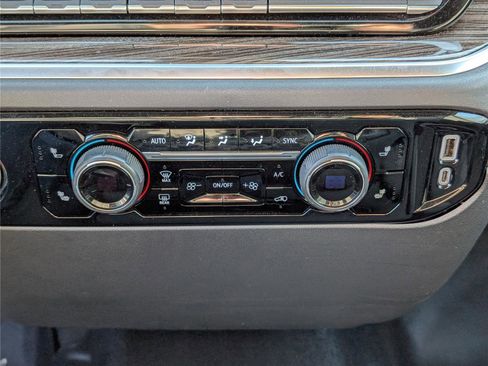 Used 2022 Chevrolet Silverado 1500 LT image 23