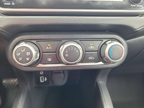Used 2022 Nissan Versa S FWD image 27