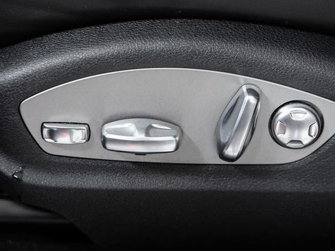 Certified 2026 Porsche Macan AWD/4WD image 23