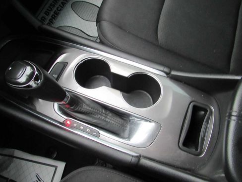 Used 2017 Chevrolet Malibu LT image 16