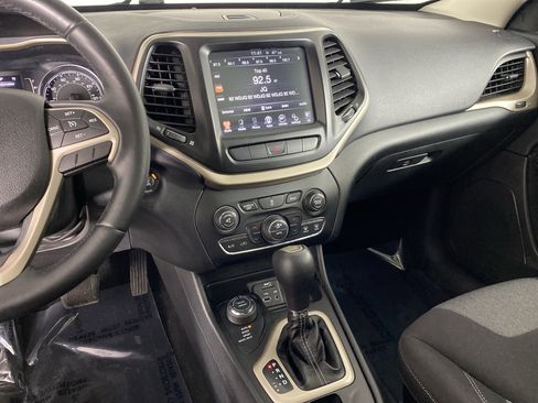 Used 2014 Jeep Cherokee Latitude w/ Comfort/Convenience Group image 26