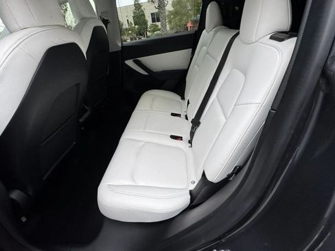 Used 2024 Tesla Model Y Long Range AWD/4WD image 11