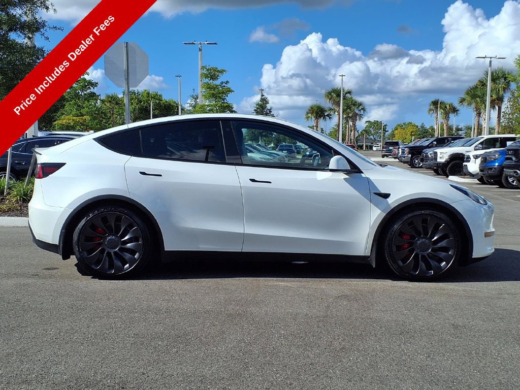 Used 2022 Tesla Model Y Performance AWD/4WD image 9