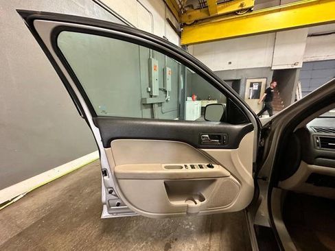 Used 2008 Ford Fusion SE FWD image 22