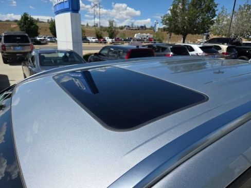 Used 2021 Toyota Highlander XLE AWD/4WD image 9