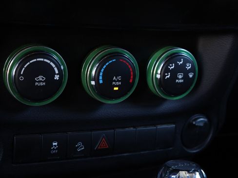 Used 2015 Jeep Wrangler Unlimited Sport w/ Connectivity Group image 10