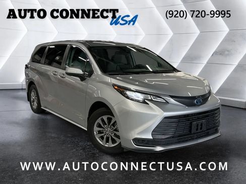 Used 2021 Toyota Sienna LE FWD image 3