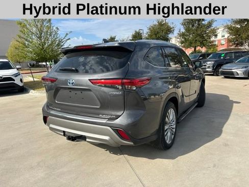 Used 2023 Toyota Highlander Platinum AWD/4WD image 3