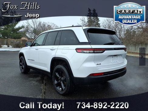 Used 2024 Jeep Grand Cherokee Altitude image 6