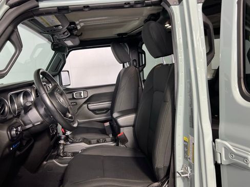 Used 2023 Jeep Wrangler Unlimited w/ Cold Weather Group image 22