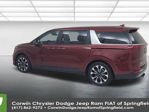 Used 2024 Kia Carnival EX image 10