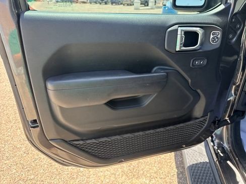 Used 2023 Jeep Gladiator Sport AWD/4WD image 10