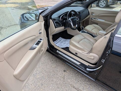 Used 2011 Chrysler 200 Limited FWD image 27