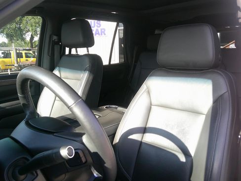 Used 2021 Chevrolet Tahoe LT w/ LT Signature Package image 12