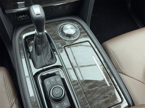 Used 2024 Nissan Armada Platinum w/ Captain's Chairs Package image 32