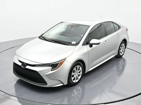 Used 2023 Toyota Corolla LE image 29