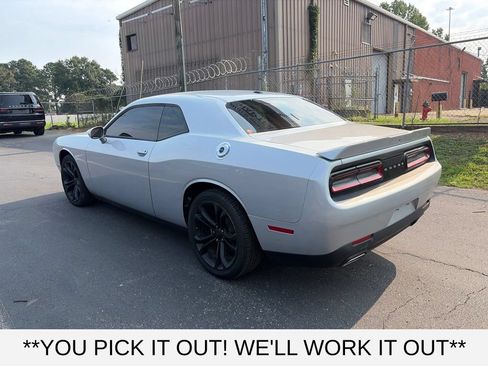 Used 2022 Dodge Challenger SXT RWD image 4