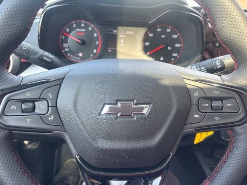 Used 2026 Chevrolet Trax RS w/ Sunroof Package FWD image 33
