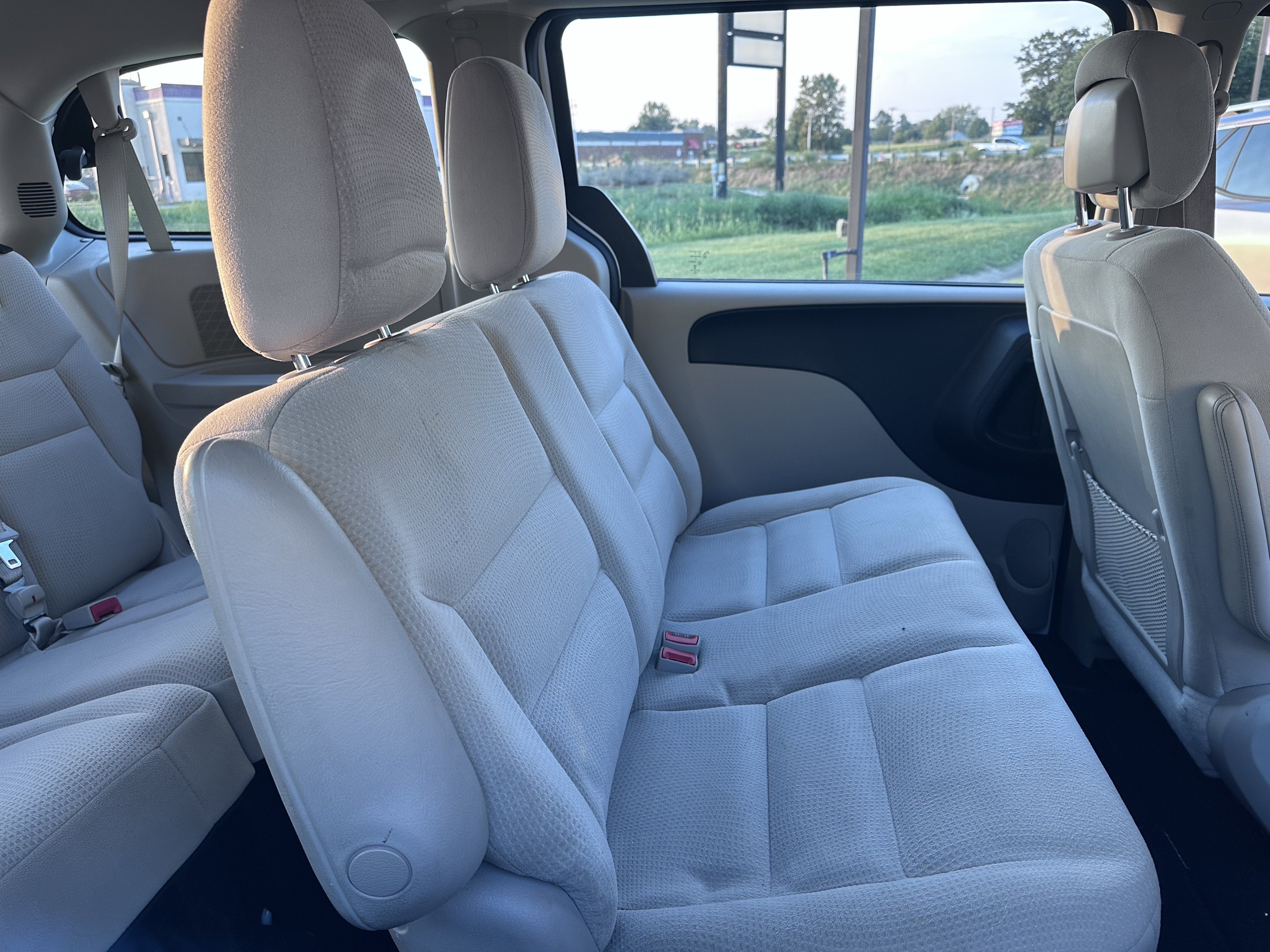 Used 2015 Dodge Grand Caravan American Value Package FWD image 13