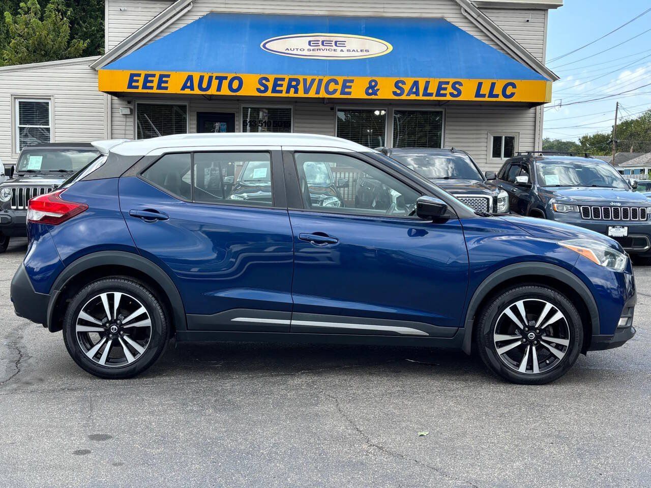 Used 2019 Nissan Kicks SR w/ SR Premium Package FWD image 1