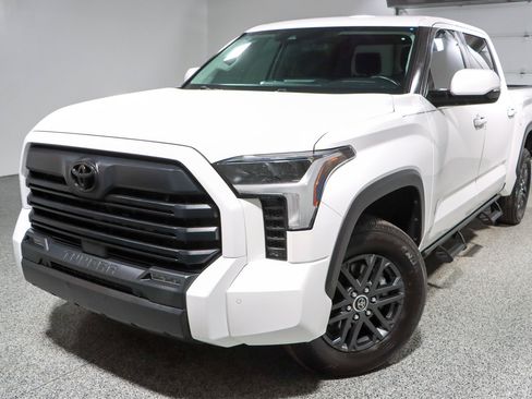 Used 2024 Toyota Tundra SR5 w/ SR5 Convenience Package AWD/4WD image 31