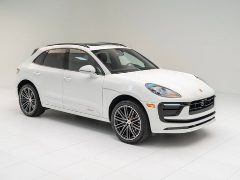 Certified 2026 Porsche Macan AWD/4WD image 7