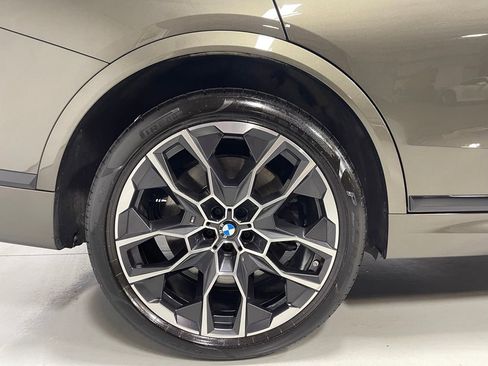 Used 2024 BMW X7 M60i w/ Climate Comfort Package AWD/4WD image 15