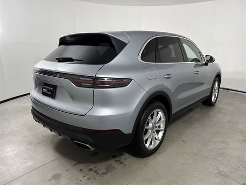 Certified 2023 Porsche Cayenne Platinum Edition image 7