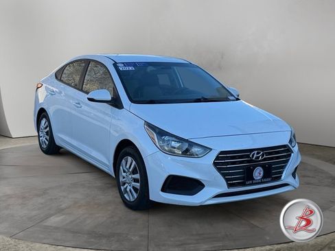 Used 2022 Hyundai Accent SE image 1