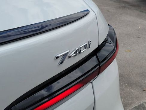 Used 2024 BMW 740i image 7