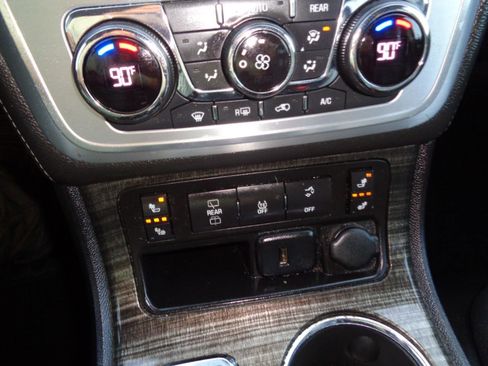 Used 2016 GMC Acadia SLT image 24