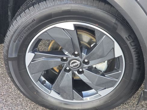 Used 2025 Nissan Rogue SV image 10