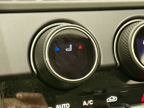 Used 2023 Jaguar F-TYPE P450 image 22