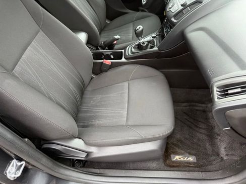 Used 2017 Ford Focus SE FWD image 47