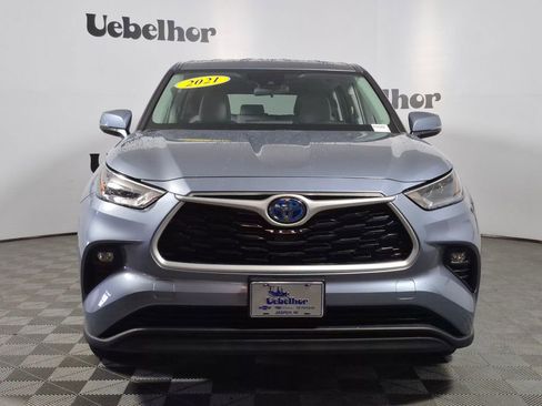 Used 2021 Toyota Highlander LE AWD/4WD image 2
