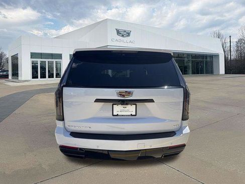 New 2026 Cadillac Escalade ESV Sport w/ Touring Package AWD/4WD image 4