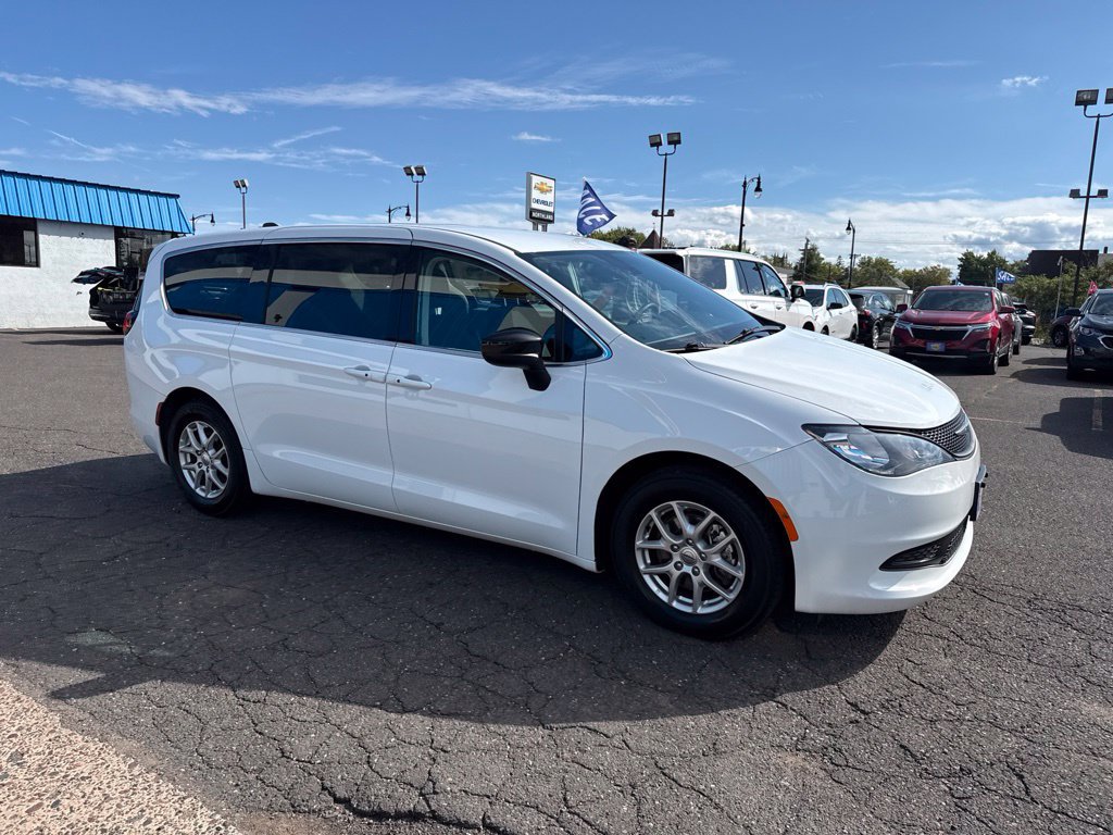 Used 2024 Chrysler Voyager LX FWD image 5