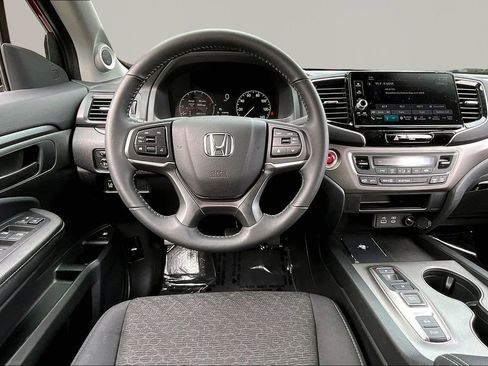 Used 2025 Honda Ridgeline Sport image 9