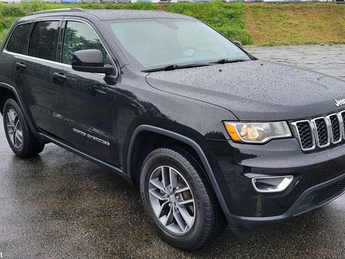 Used 2018 Jeep Grand Cherokee Laredo AWD/4WD image 2