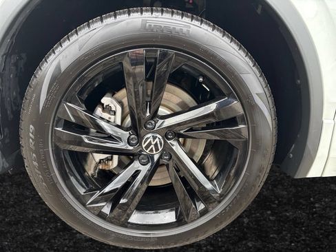 Certified 2024 Volkswagen Tiguan SE R-Line AWD/4WD image 9
