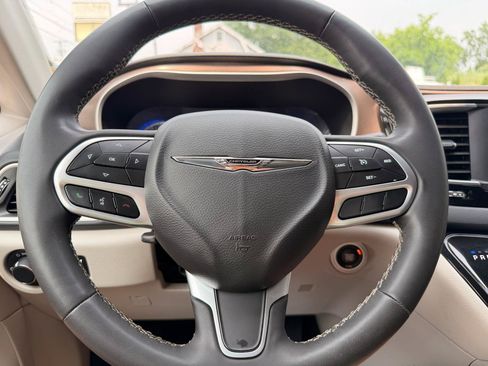 Used 2023 Chrysler Voyager LX FWD image 20