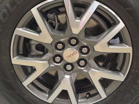 Used 2023 GMC Acadia SLE w/ Driver Convenience Package FWD image 31