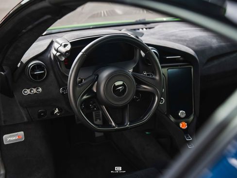 Used 2025 McLaren 750S Spider image 28