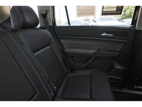 Used 2023 Volkswagen Atlas SE w/ Panoramic Sunroof Package FWD image 10