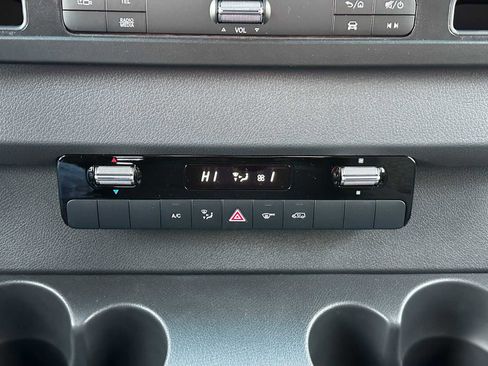 Used 2024 Mercedes-Benz Sprinter 2500 image 28